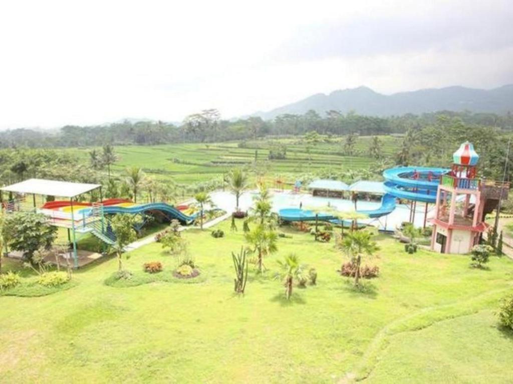 Green Valley Resort Purwokerto Exterior foto